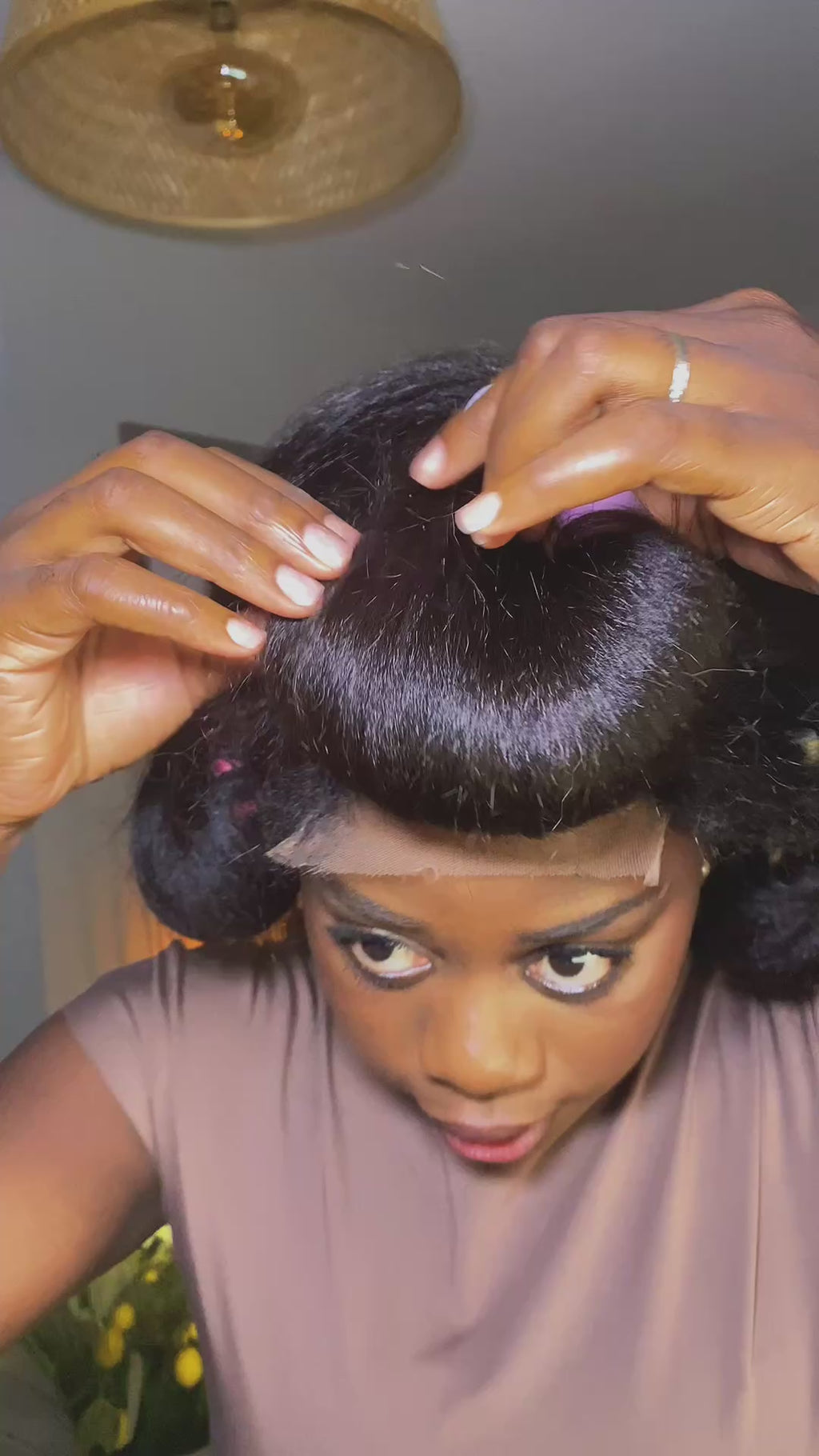 Vidéo – Welly Élégance, perruque glueless Yaki Straight en Raw Hair